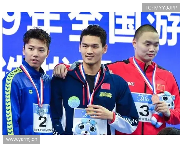 徐嘉余训练间隙竟然拿手机点外卖，冠军背后的这点生活细节真是没法想象